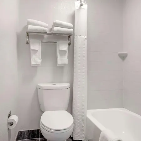 Hotel Comfort Airport - Bna 4*
