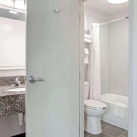 Comfort Airport - Bna Hotel