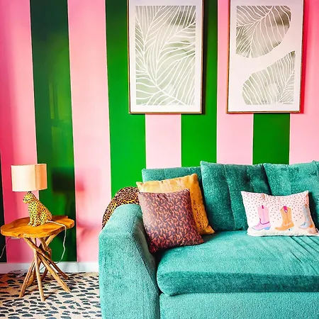 Dreaming With Dolly - Luxe Near Broadway