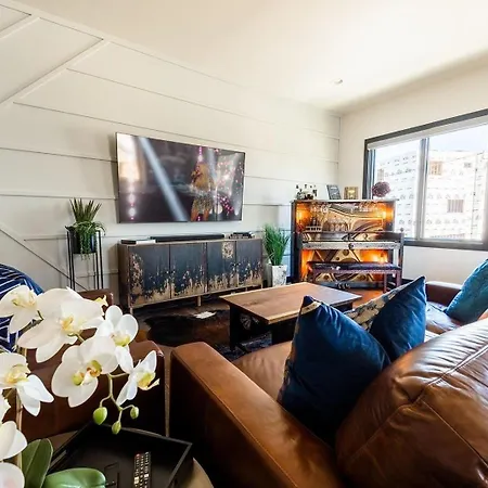 Holiday home Two Lavish Gulch Homes - Mins To Broadway Nashville