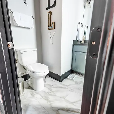 Holiday home Two Lavish Gulch Homes - Mins To Broadway