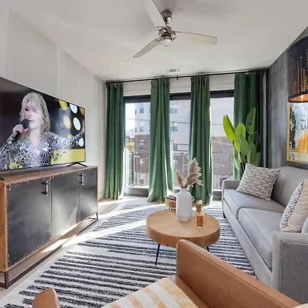 Riffs - 2 Unit Odyssey Combo - Heart Of Midtown Holiday home