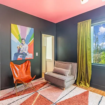 Holiday home Vivid Vocals - 4 Mins To Broadway - Rooftop Patio *