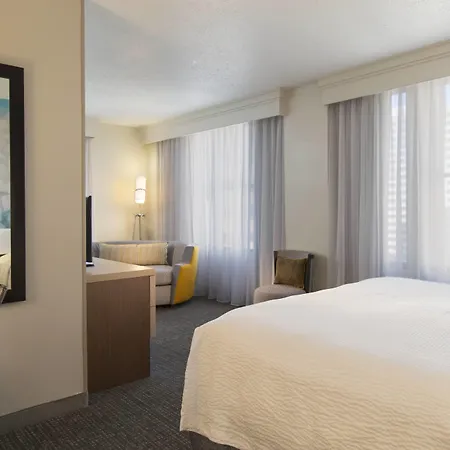 Courtyard By Marriott Downtown Hotel