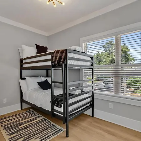 Holiday home Ensemble-4 Unit Combo-8 Mins To Broadway