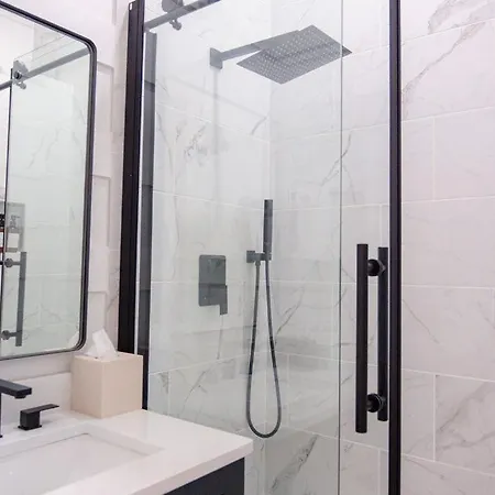 Luxury Retreat Sauna, Hot Tub And Fire Pit Holiday home Nashville