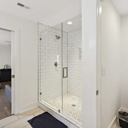 Gorgeous Home-2 Miles To Lower Broadway Holiday home