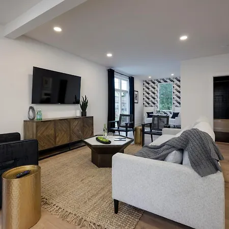 Skyline Luxury - Rooftop Deck- King Suites-garage Holiday home Nashville