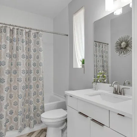 Holiday home Spacious Close To Belmont Rooftop Nashville