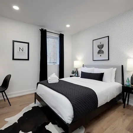 Holiday home Skyline Luxury - Rooftop Deck- King Suites-garage