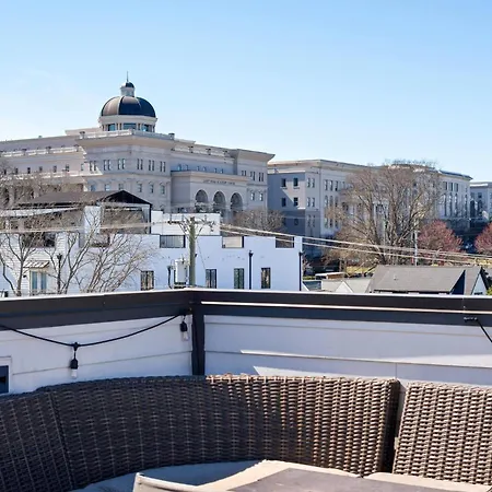 Spacious Close To Belmont Rooftop *