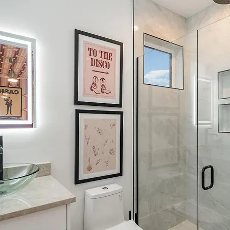 Holiday home Luxe-high Note-rooftop Hot Tub-3 Mins To Broadway Nashville