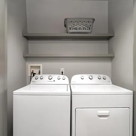 Gray Pearl- Single-family -4 Mins To Broadway Holiday home *