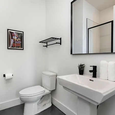 Melody Row-2 Unit Combo W/hot Tub-mins To Broadway Holiday home *