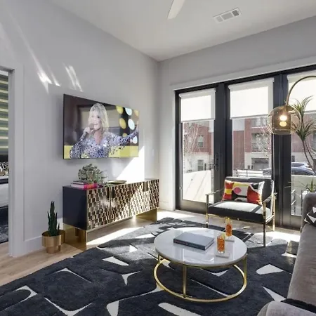 Holiday home Sleeps 42 7 Modern Midtown W Gym, Pool, Walkable To Shops & Eats *
