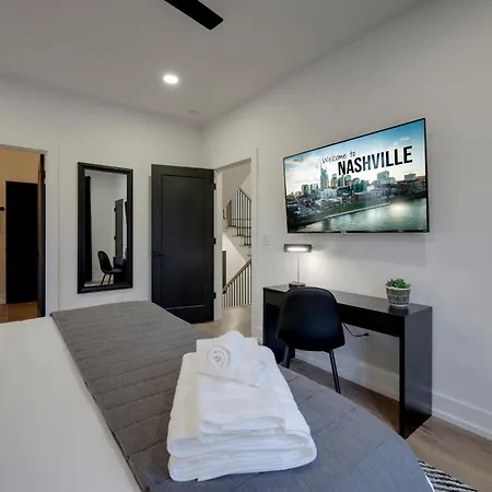 Skyline Luxury - Rooftop Deck- King Suites-garage Holiday home Nashville