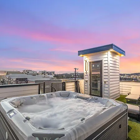 Luxe-high Note-rooftop Hot Tub-3 Mins To Broadway Holiday home Nashville