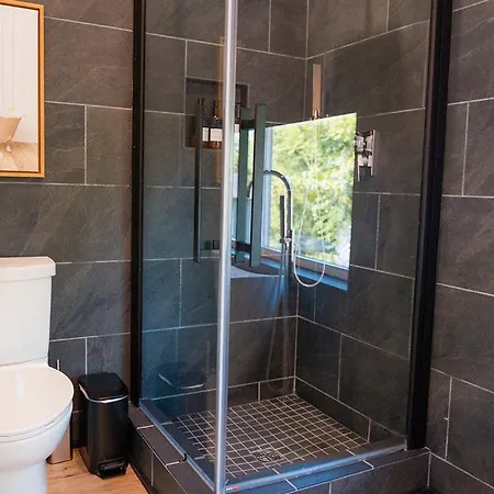 Luxury Retreat Sauna, Hot Tub And Fire Pit Holiday home Nashville