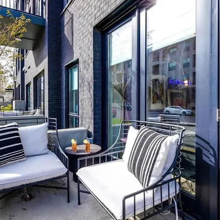 Sleeps 42 7 Modern Midtown W Gym, Pool, Walkable To Shops & Eats Holiday home *