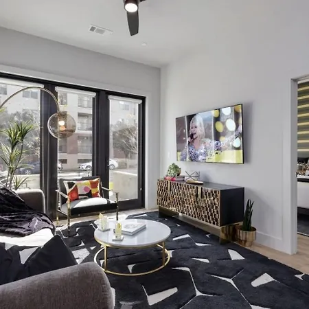 Sleeps 42 7 Modern Midtown W Gym, Pool, Walkable To Shops & Eats * Nashville