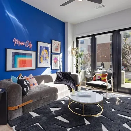 Sleeps 42 7 Modern Midtown W Gym, Pool, Walkable To Shops & Eats Holiday home *