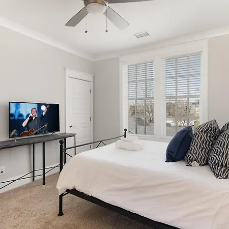 Holiday home Belwood Bloom - 2 Units - Walk To Centennial Park