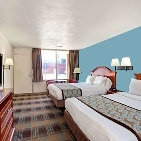 Super 8 By Wyndham Nashville/ Dntn/ Opryland Area Hotel