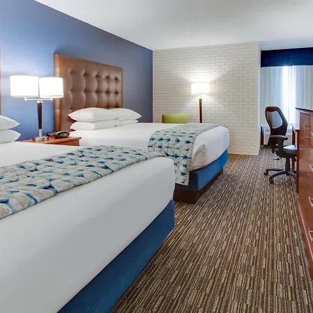Drury & Airport Hotel 3*