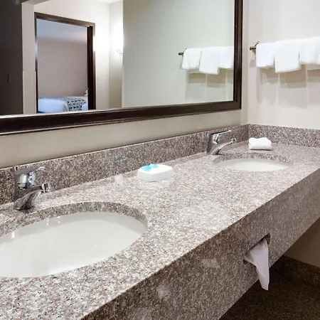 Hotel Drury & Airport