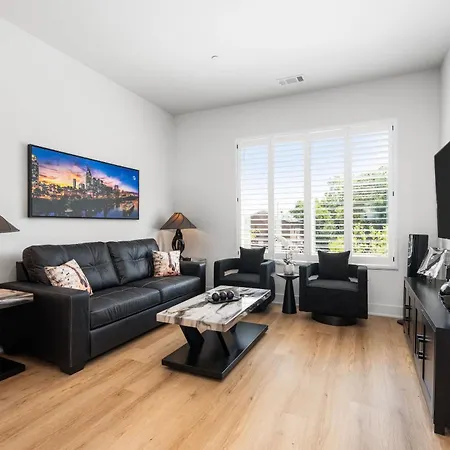 East Nash For 4 With Public Rooftop Near Dt
