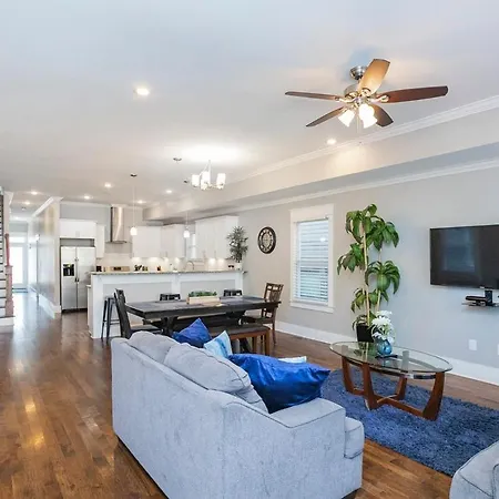 1a Rooftop Deck, 3mi Broadway, Side By Side Available Holiday home Nashville