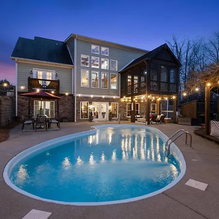 Holiday home Retreat - Pool/hot Tub/karaoke/theatre + *