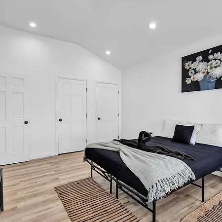 Spacious Duplex In Prime Location * Nashville