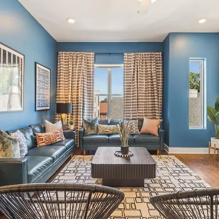 Walk To Vanderbilt And Belmont With Garage And Rooftop Deck Holiday home *