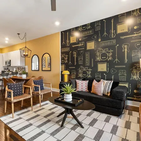 Private Rooftop Near Vanderbilt Only 2 Miles From Downtown Nashville