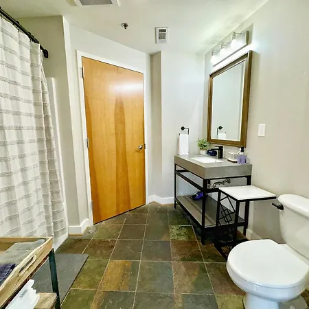 Brooks Apartment Nashville
