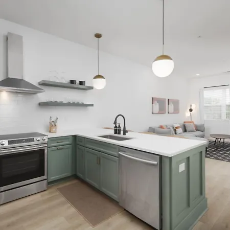 Sleeps 32 Only 10 Minutes To Broadway 4 Side By Side