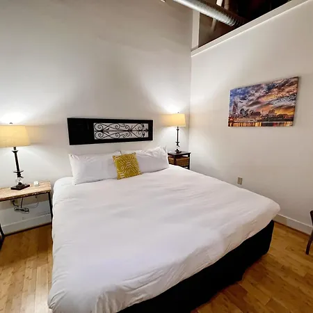 Apartment No Show Jones *