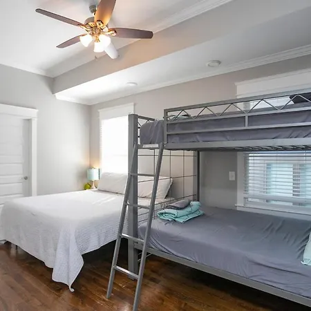 1a Rooftop Deck, 3mi Broadway, Side By Side Available Holiday home
