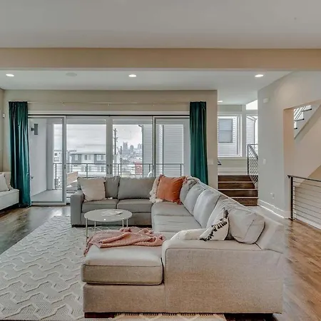 Stunning Skyline Manor - Rooftop Views Villa Nashville