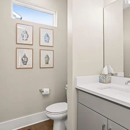 Holiday home 2 Adjacent Gem Great For Big Groups 8th Ave S