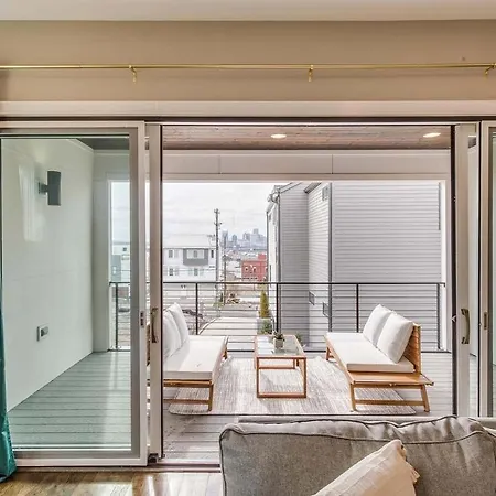 Stunning Skyline Manor - Rooftop Views Nashville