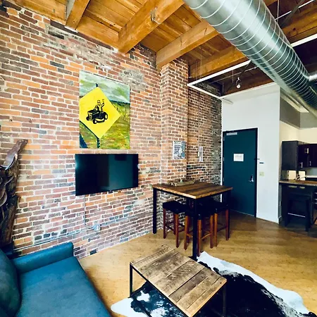 Apartment No Show Jones *