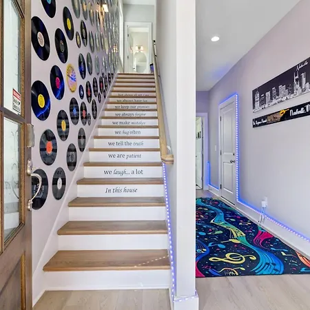 Friends In Skyline Places, 10 Min To Broadway, Perfect For Groups * Nashville