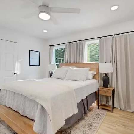 Spacious Duplex In Prime Location Nashville