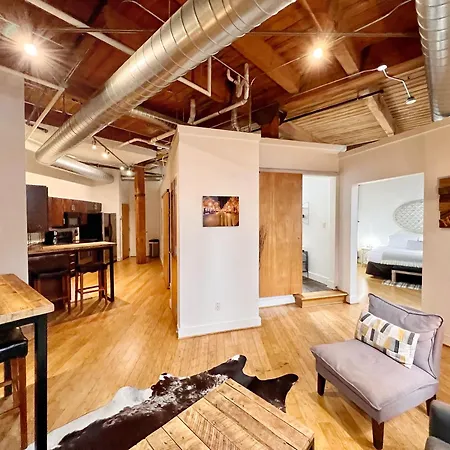 Apartment No Show Jones *