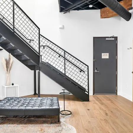 Center Stage Apartment Nashville