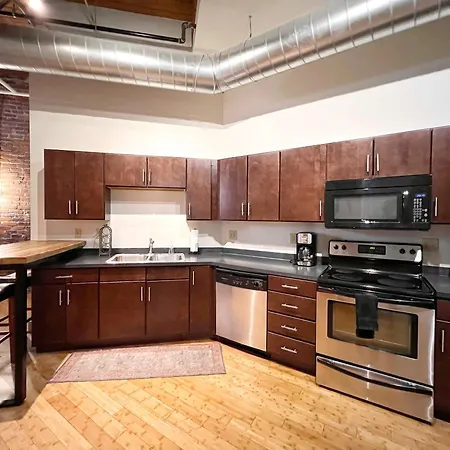 Apartment No Show Jones *