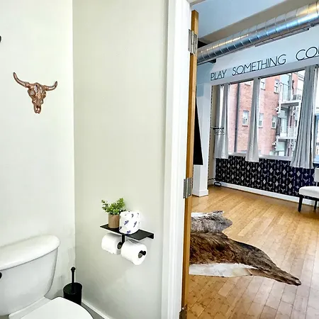 Brooks Apartment *