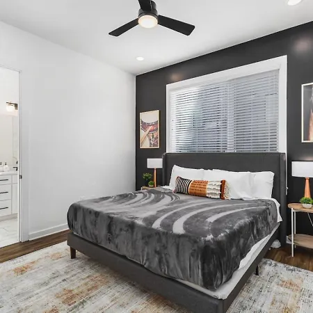 Two Adjacent Homes Sleeps 24 Only 3 Miles To Broadway Holiday home Nashville